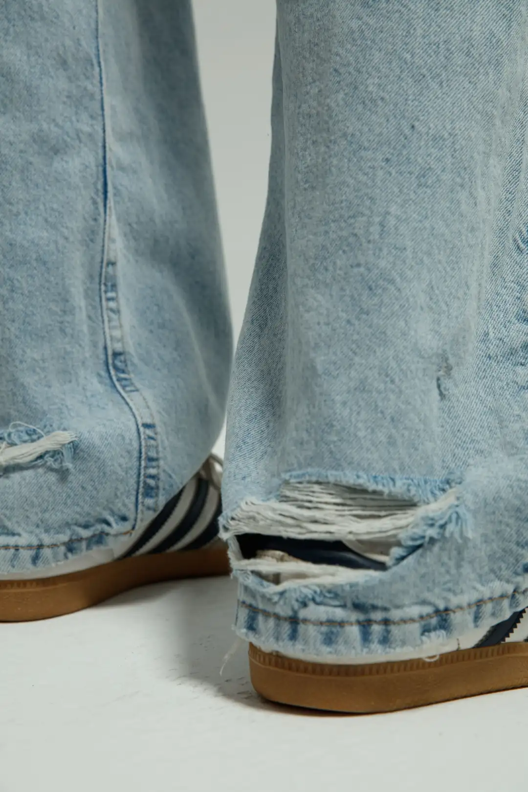 Buz Mavi Yırtıklı Straight Jean