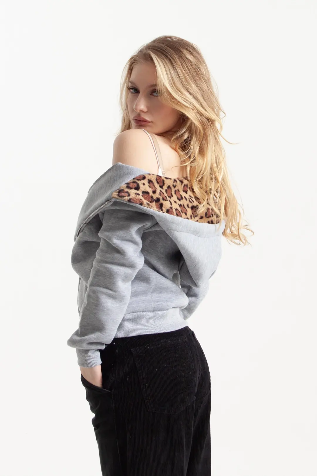 Gri Vücuda Oturan Leoparlı Zip-Hoodie