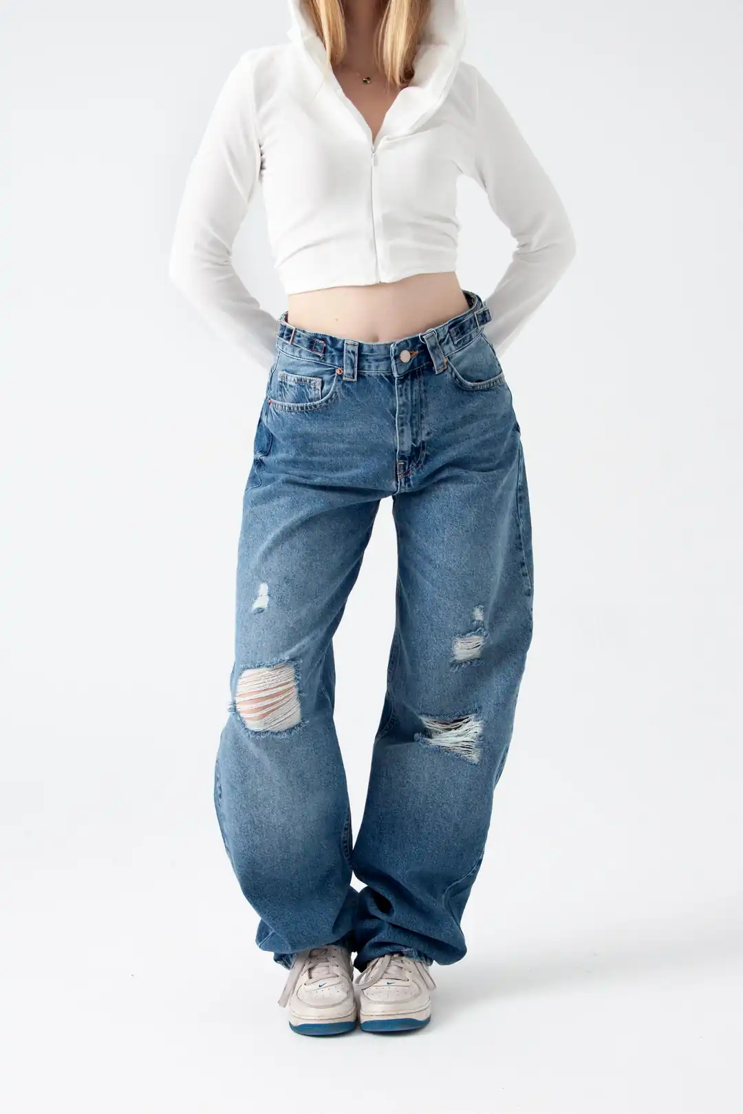 Mavi Yırtıklı Kemer Detay Wide Leg Jean