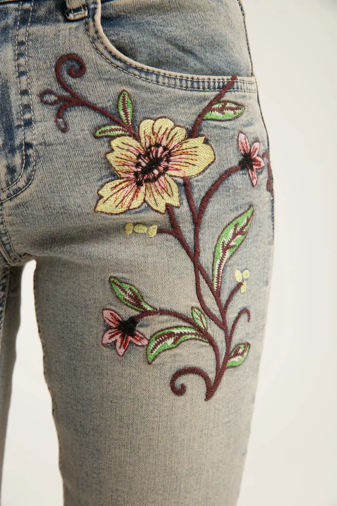 Çiçek Desenli Flare Jean
