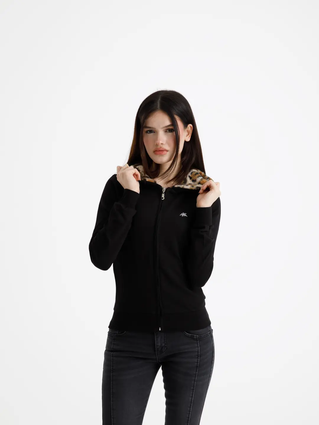 Siyah Vücuda Oturan Leoparlı Yazlık Zip-Hoodie