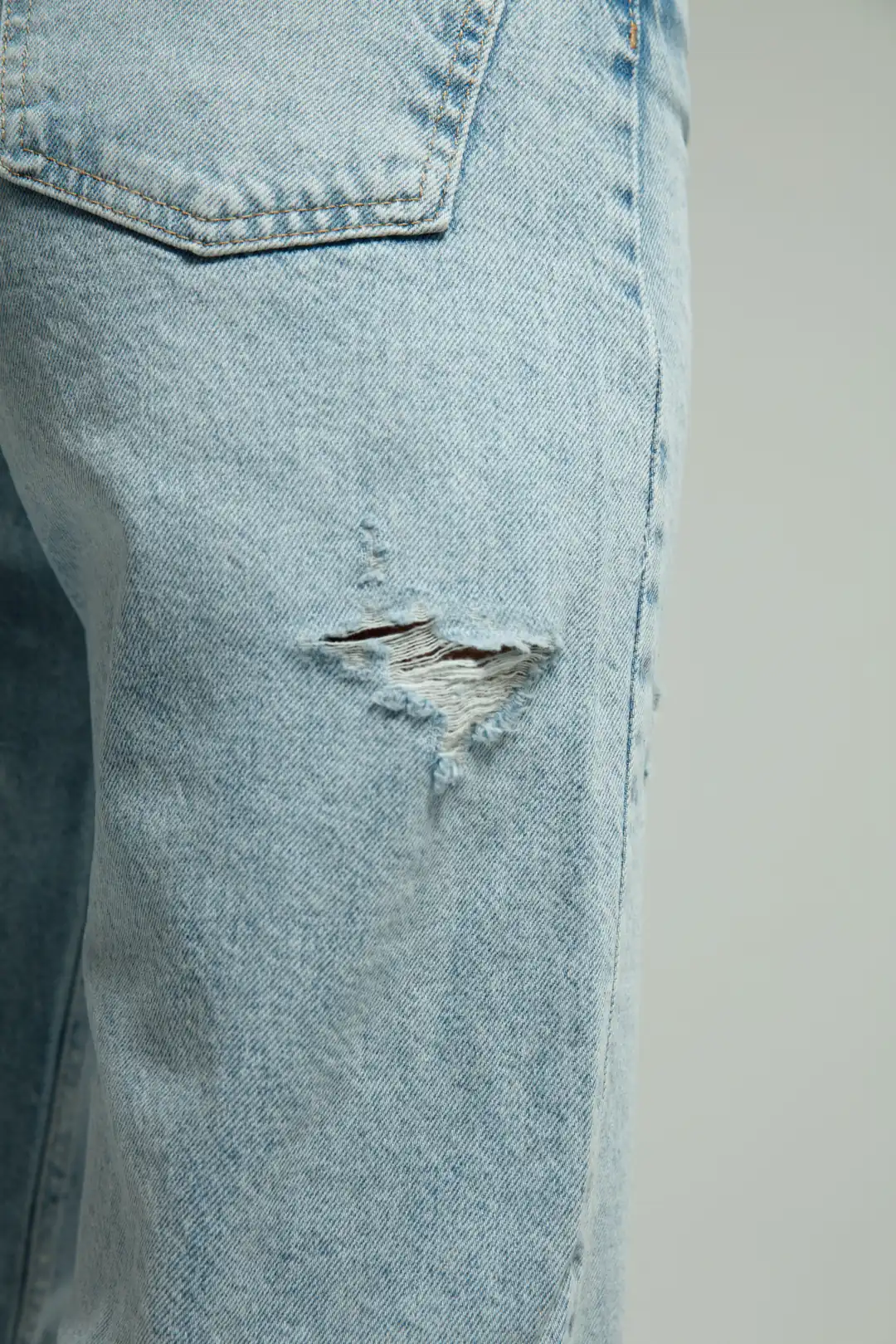 Buz Mavi Yırtıklı Straight Jean