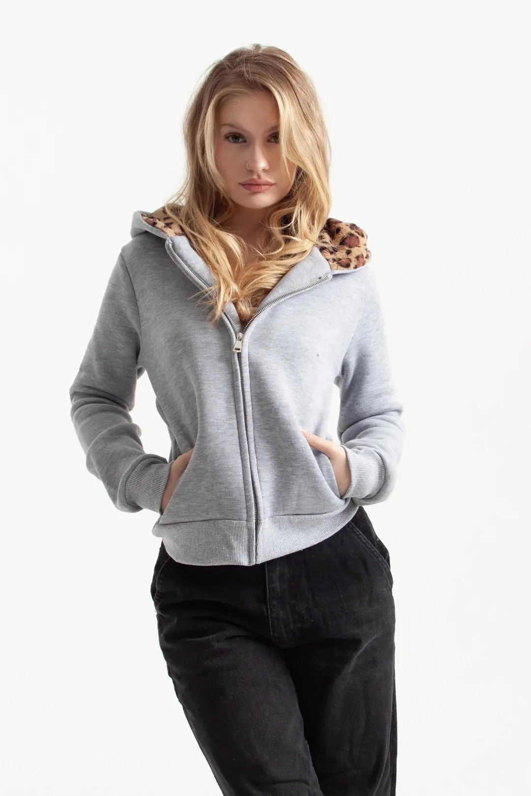 Ürün görseli: Gri Vücuda Oturan Leoparlı Zip-Hoodie