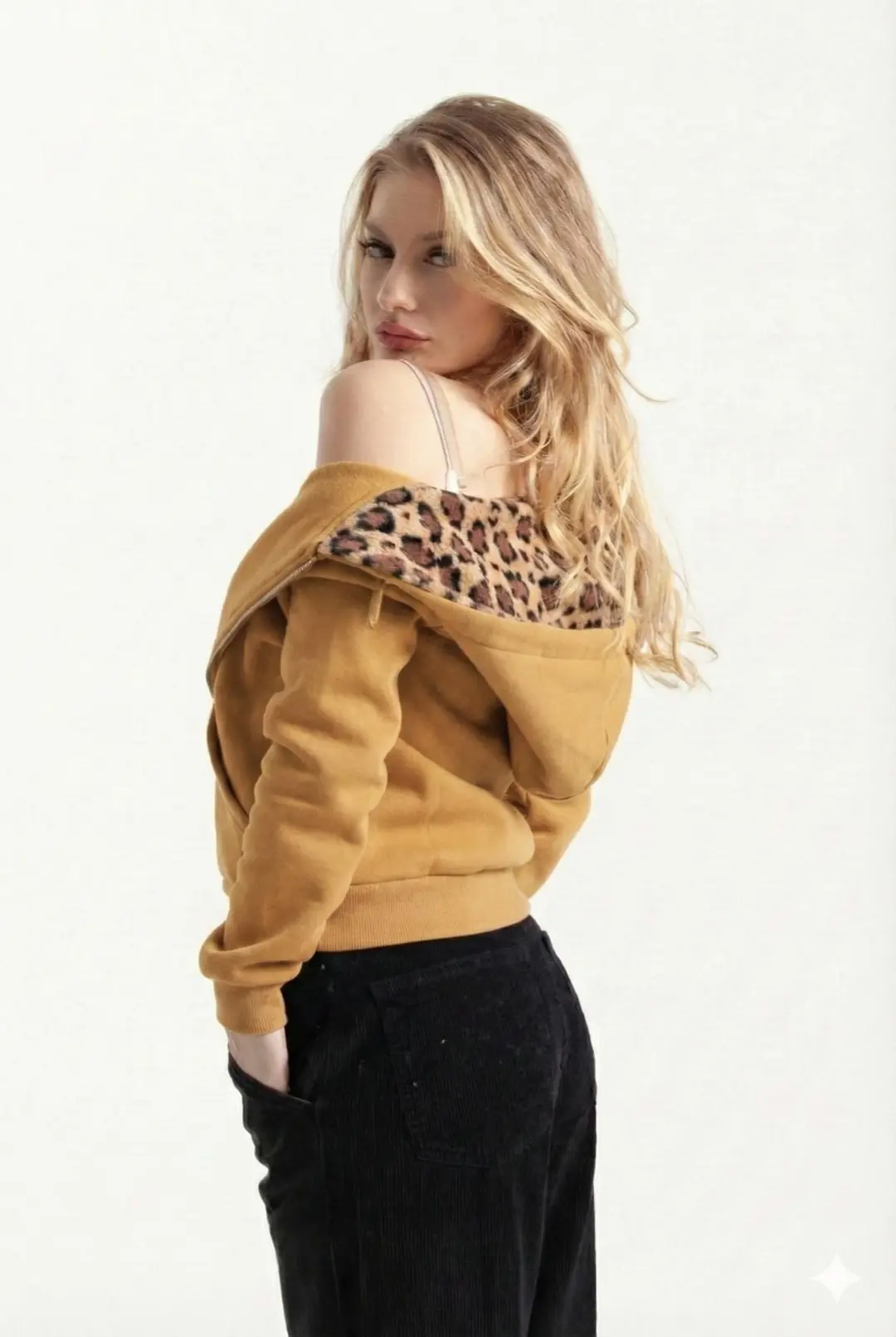 Açık Taba Vücuda Oturan Leoparlı Zip-Hoodie