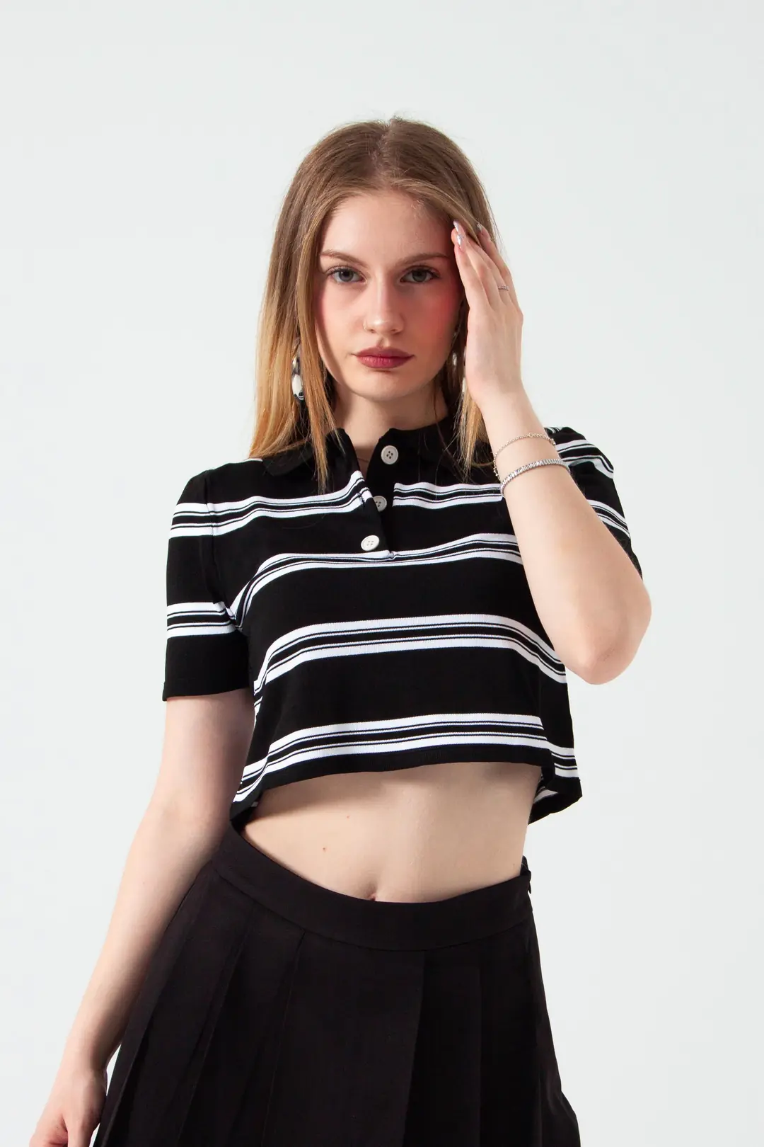 Ürün görseli: Siyah Çizgili Polo Yaka Crop T-Shirt