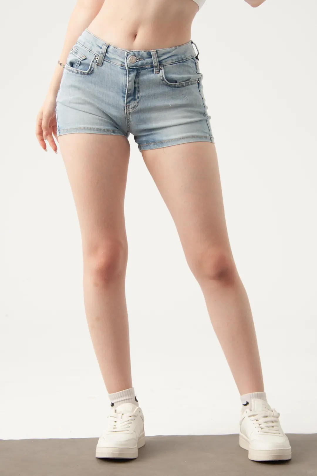 Buz Mavi Mini Denim Şort