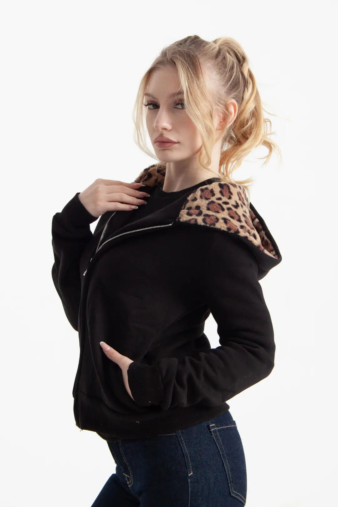 Siyah Vücuda Oturan Leoparlı Zip-Hoodie