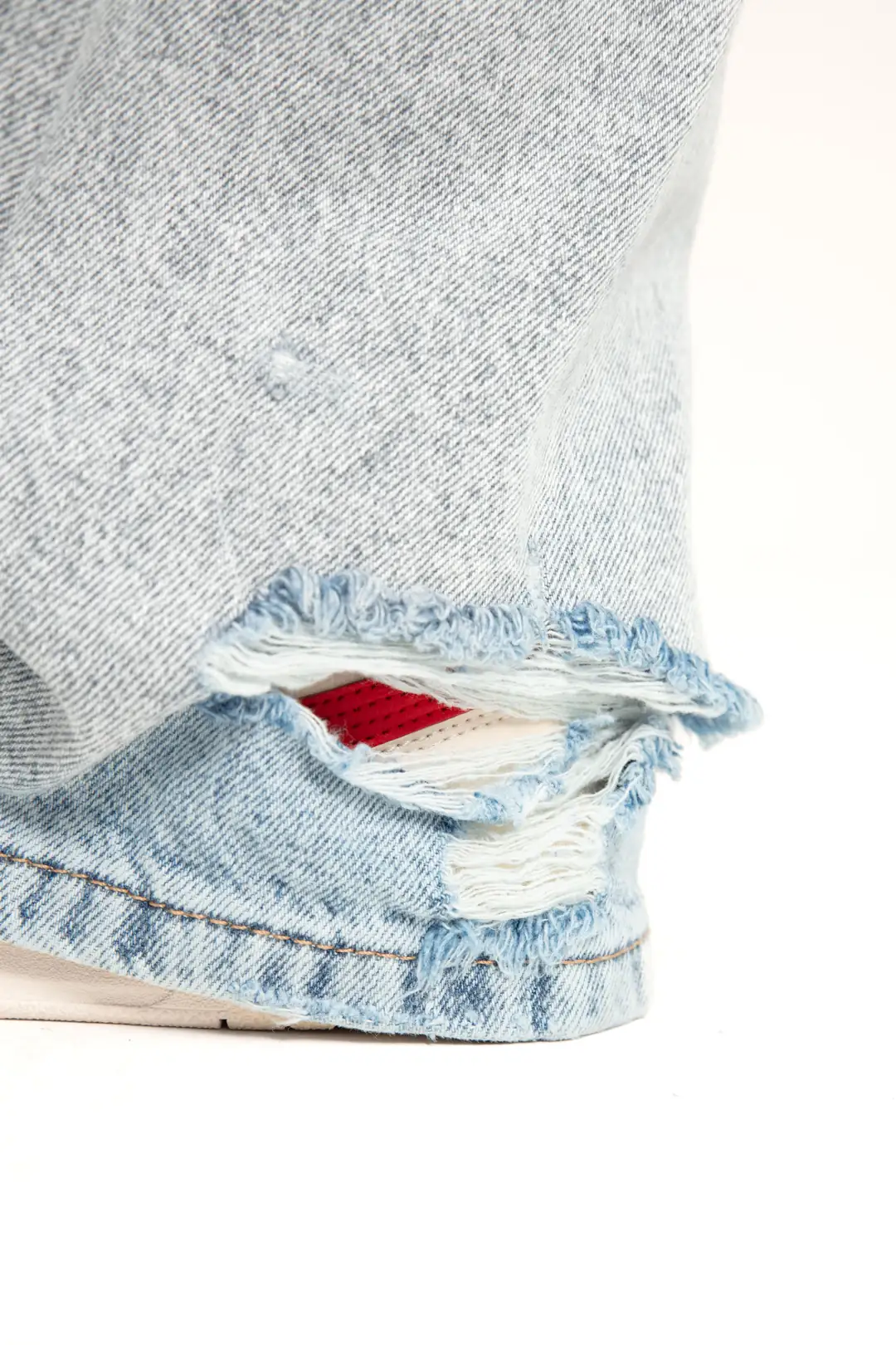 Buz Mavi Yırtıklı Ters Kemer Straight Jean