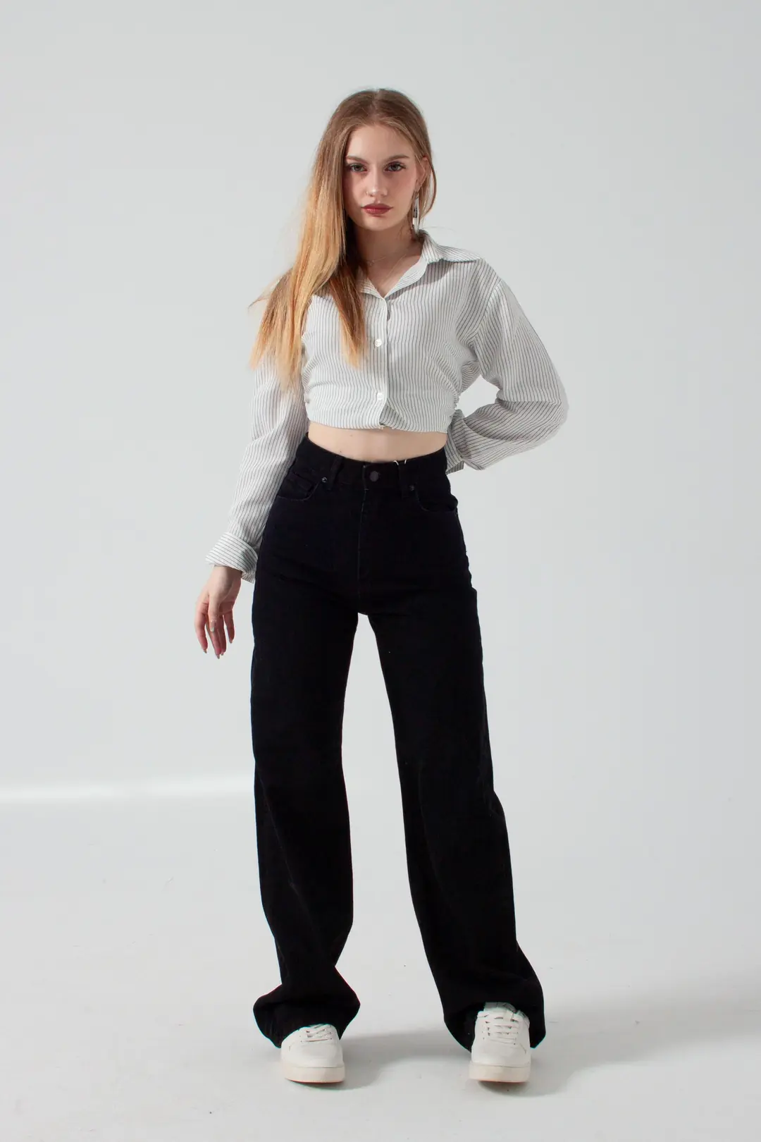 Ürün görseli: Siyah Straight Jean