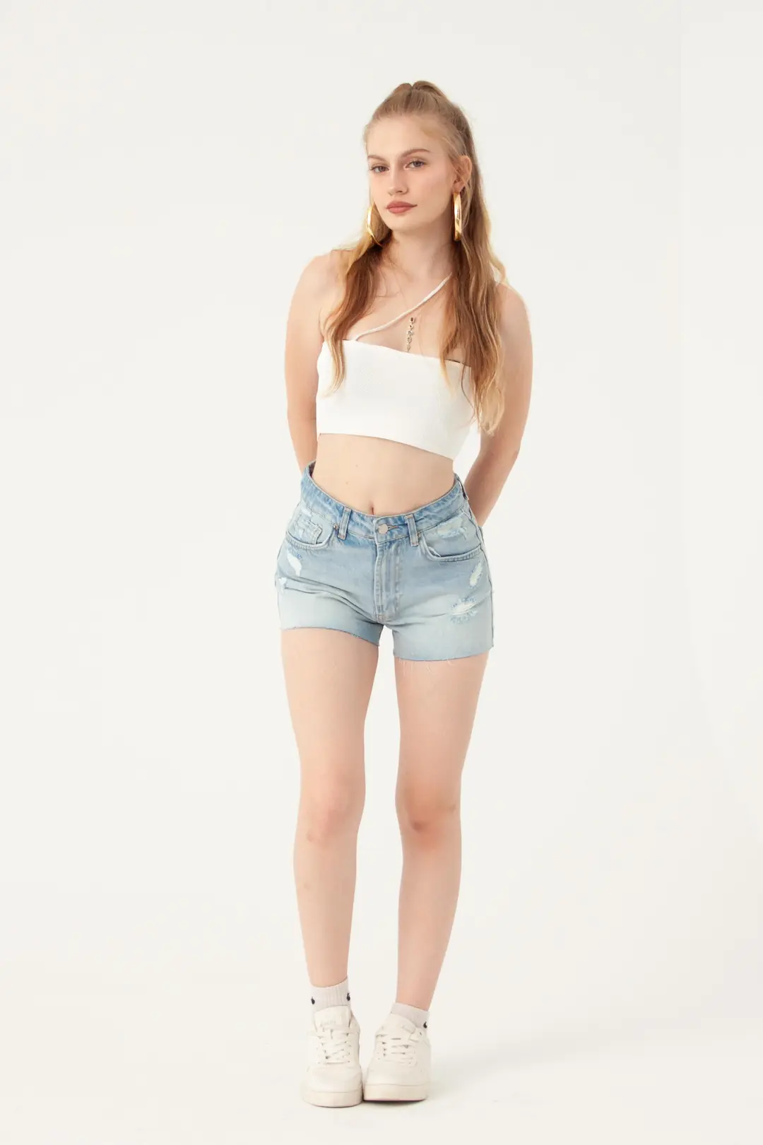 Buz Mavi Yırtıklı Mini Denim Şort