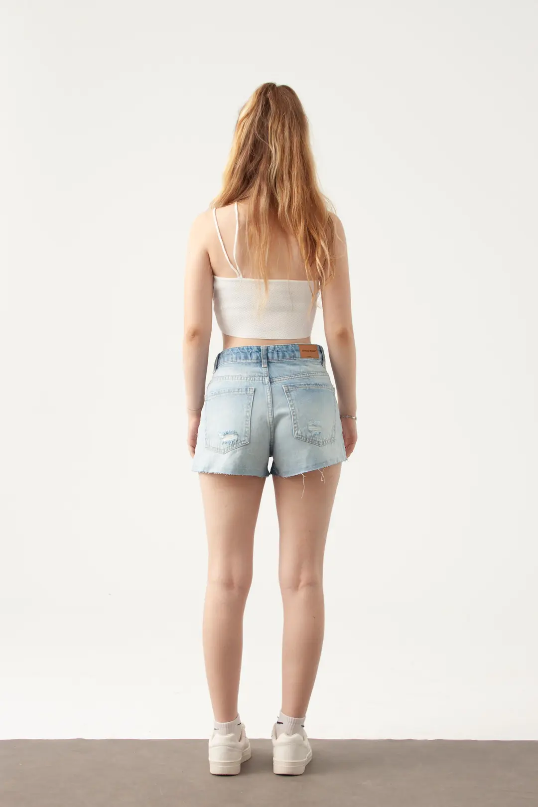 Buz Mavi Yırtıklı Mini Denim Şort