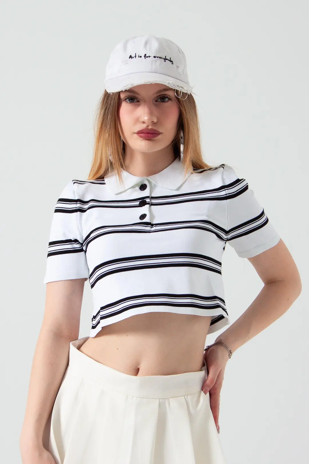 Ürün görseli: Beyaz Çizgili Polo Yaka Crop T-Shirt