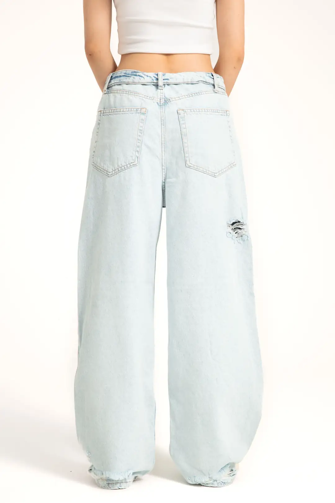 Açık Mavi Yırtıklı Ters Kemer Straight Jean
