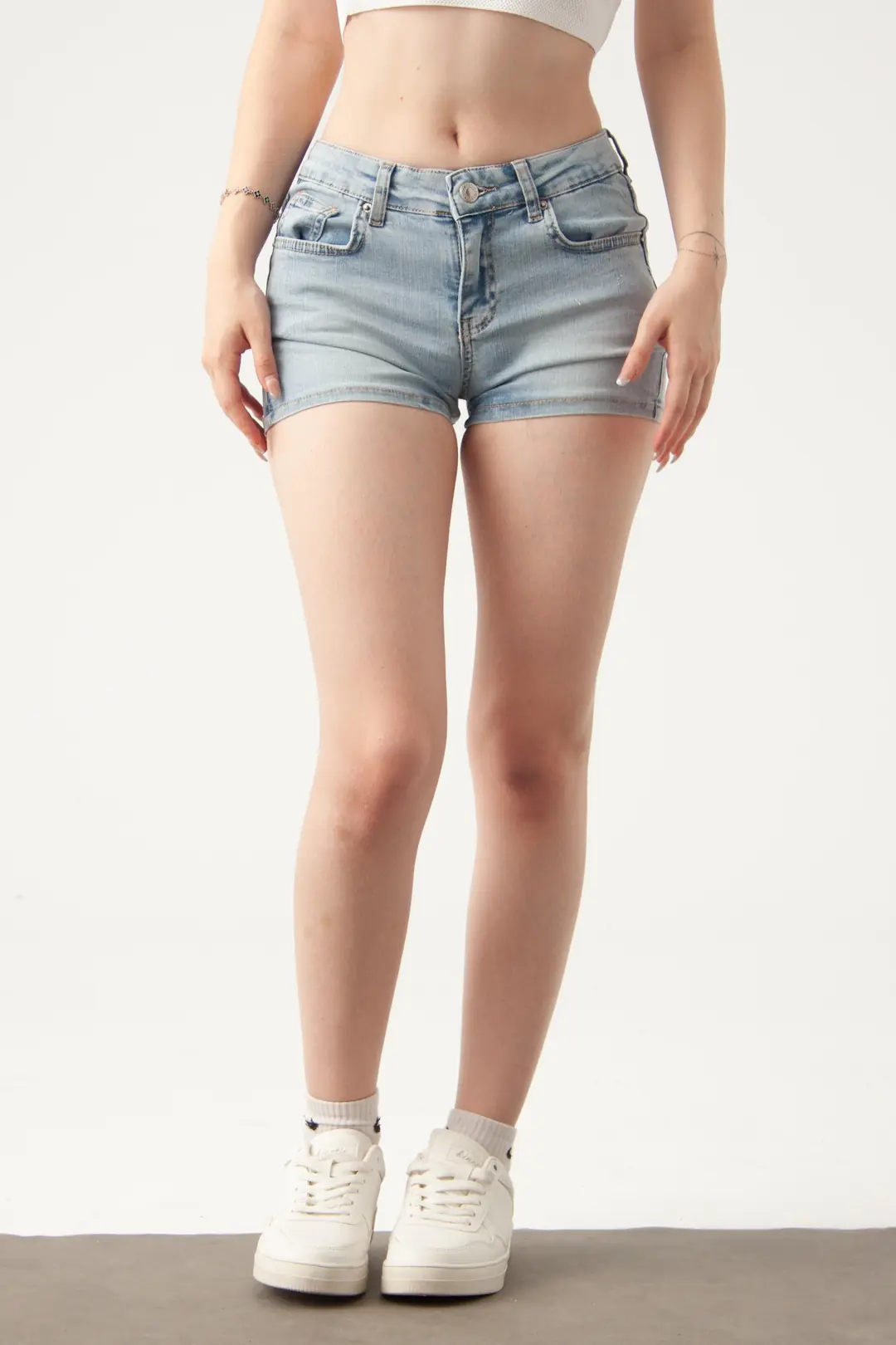 Buz Mavi Mini Denim Şort