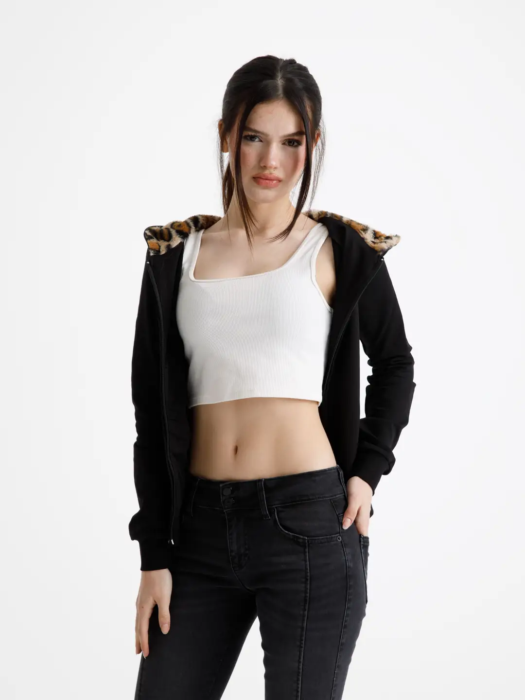 Siyah Vücuda Oturan Leoparlı Yazlık Zip-Hoodie