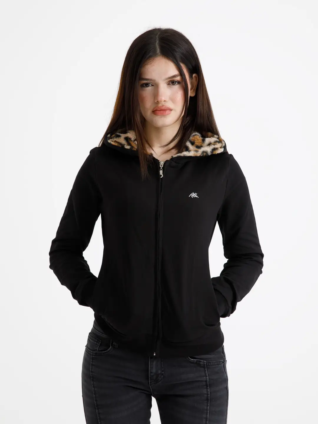 Siyah Vücuda Oturan Leoparlı Yazlık Zip-Hoodie