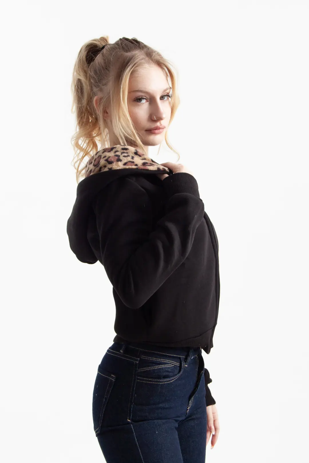 Siyah Vücuda Oturan Leoparlı Zip-Hoodie