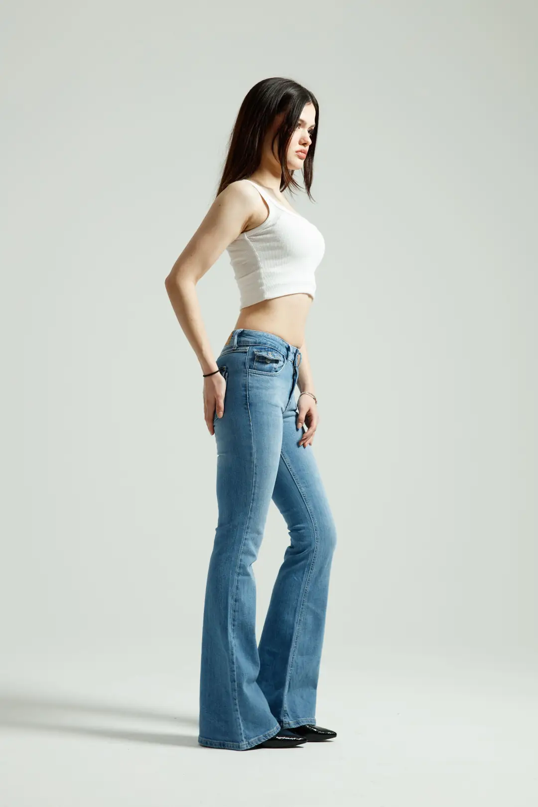 Buz Mavi Düğme Detaylı Flare Jean
